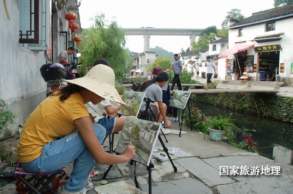 　　9月13日，座落在婺源縣秋口鎮(zhèn)李坑村“小橋、流水、人家”創(chuàng)作寫生基地的李坑章文灑店農(nóng)家樂(lè)。
